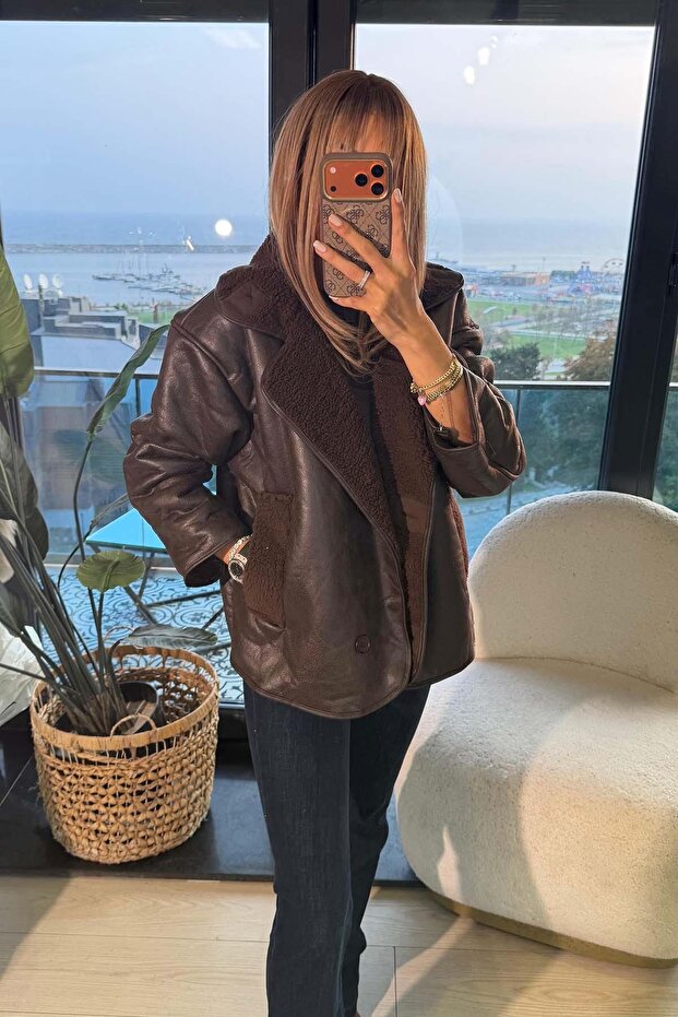 سترة من جلد الغزال بأزرار بنية - 4