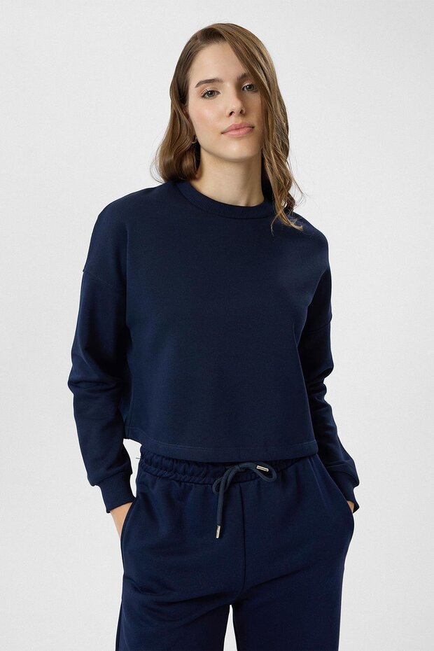 Basic Crop Sweatshirt - 2
