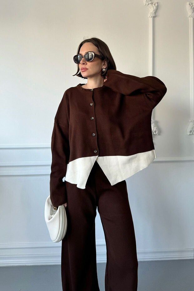 طقم أزرار بتصميم مزين باللون البني - 3