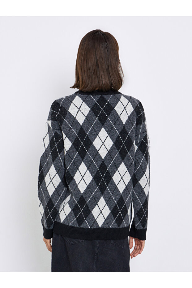 Oversized Argyle Pattern Sweater - 5