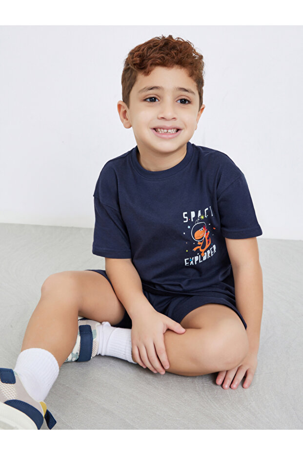 Boys Graphic Print T-Shirt and Shorts Set