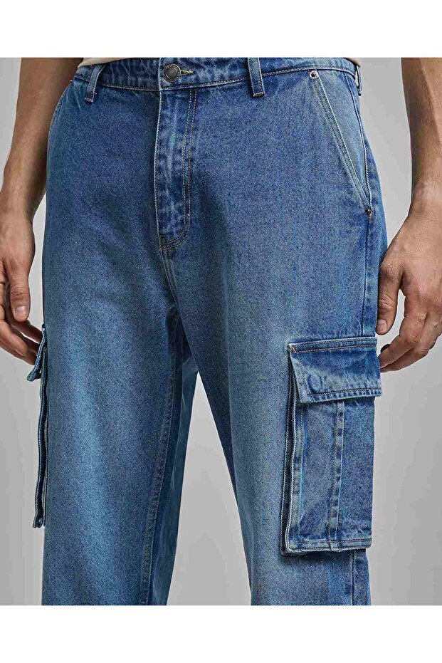 Solid Cargo Jeans with Button Closure - 4