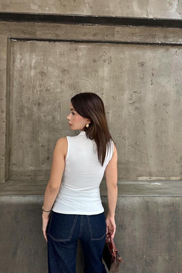 Dik Yaka Basic Kolsuz Bluz Beyaz - 5