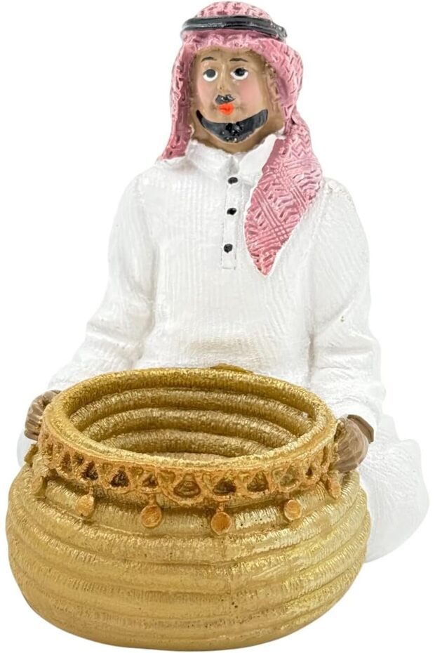 تمثال بوليريسين شرق أوسطي تقليدي مع وعاء ذهبي - banddtools