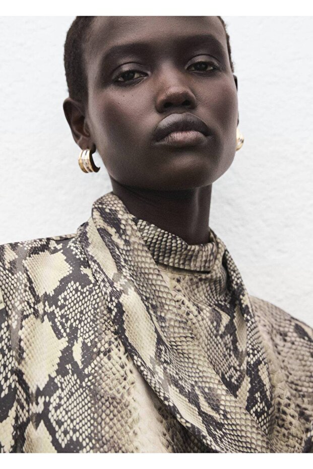 Hayvan desenli fularlı bluz - 7