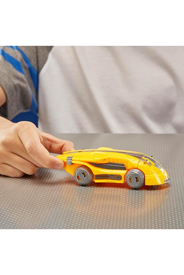 One Battle Robot Bumblebee Figure - 4