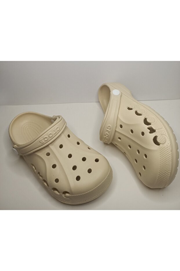 Self-Patterned Slippers Without Straps - 2