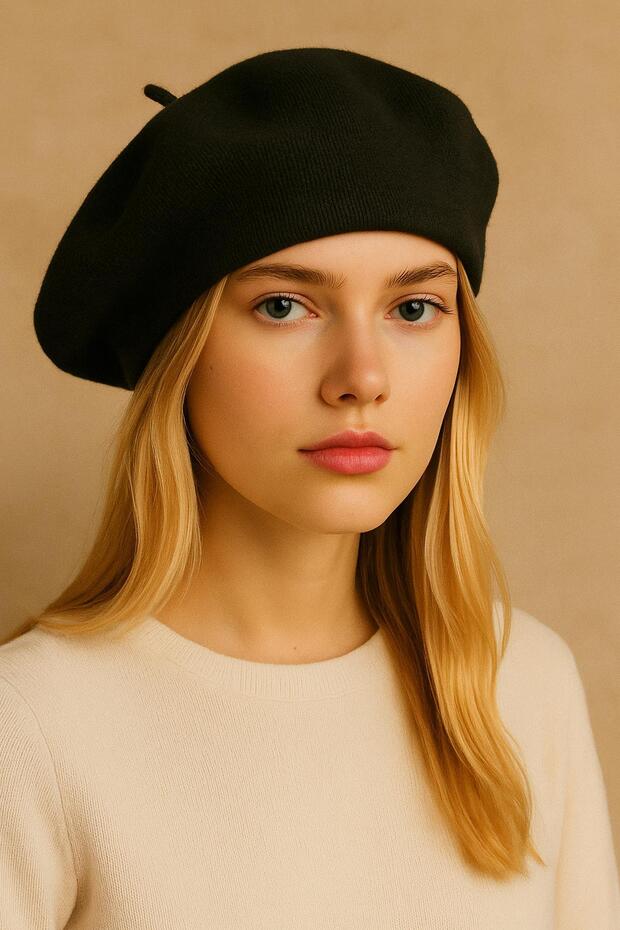 Women's Black Knitwear French Beret – Soft Textured Winter Model