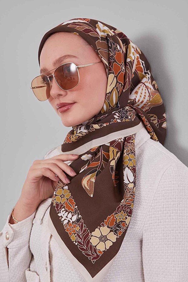 وشاح أورا بنمط أوراق الزهور الكريمي
