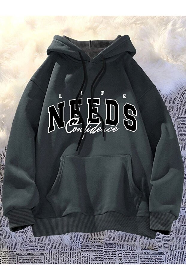 سويت شيرت بغطاء للرأس مطبوع للجنسين من Smoked Needs