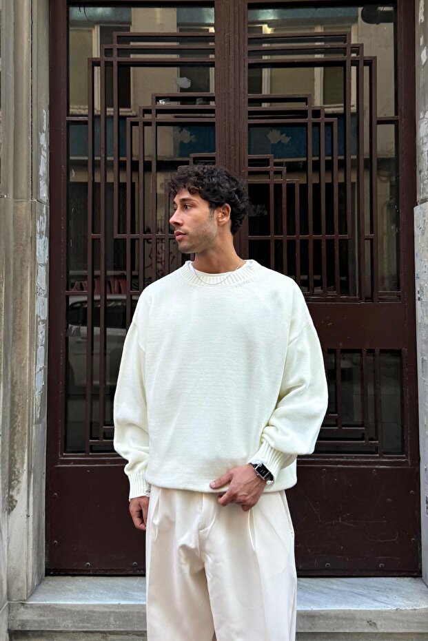 Ripped Model Knitwear Sweater Ecru