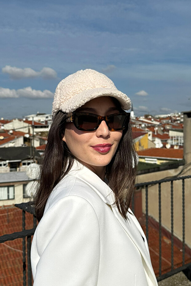 Women's Teddy Textured Winter Women's Visor Hat – Soft Lamb Fur Look Model