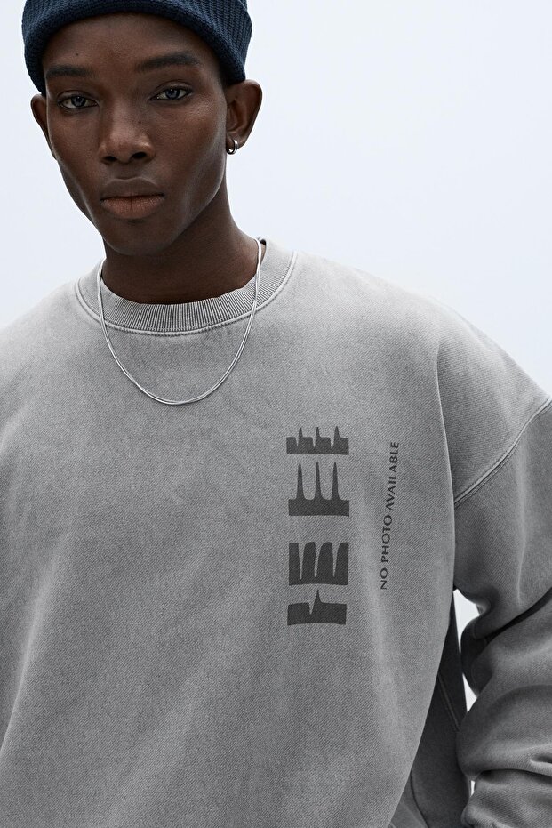 Grafik baskılı sweatshirt - 6