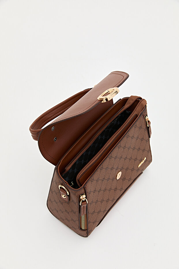 Monogram Kapaklı Çapraz Askılı Çanta Taba - 5