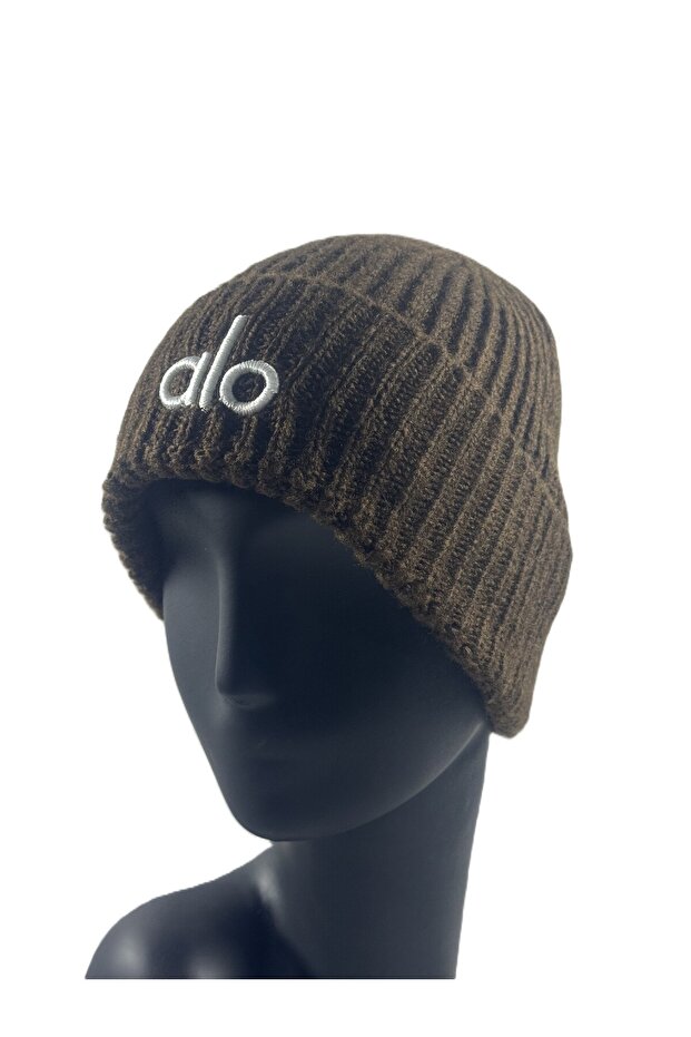 قبعة مطرزة