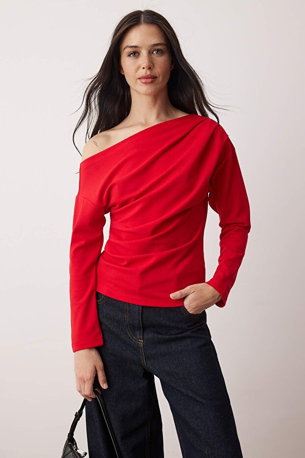Kırmızı Büzgü/Drape Detaylı Dökümlü Asimetrik Yaka Örme Bluz TWOAW26BZ00138 - 1