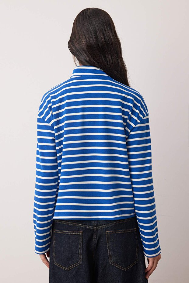 Mavi Çizgili Gizli Fermuarlı Oversize/Geniş Kalıp İnce Örme Sweatshirt TWOAW26SW00242 - 4