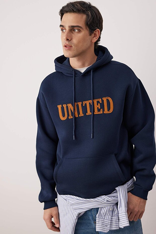 Lacivert Oversize/ Geniş Kesim Aplike Nakışlı Sweatshirt TMNAW26SW00056 - 1