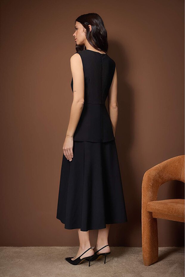 Trendyol Studio Siyah Midi Esnek Dokuma Elbise TWOAW26EL00307 - 4