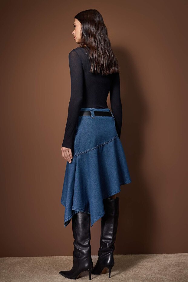 Wardrobe Essentials Mavi Kemerli Asimetrik Midi Denim Etek TWOAW26ET00076 - 4