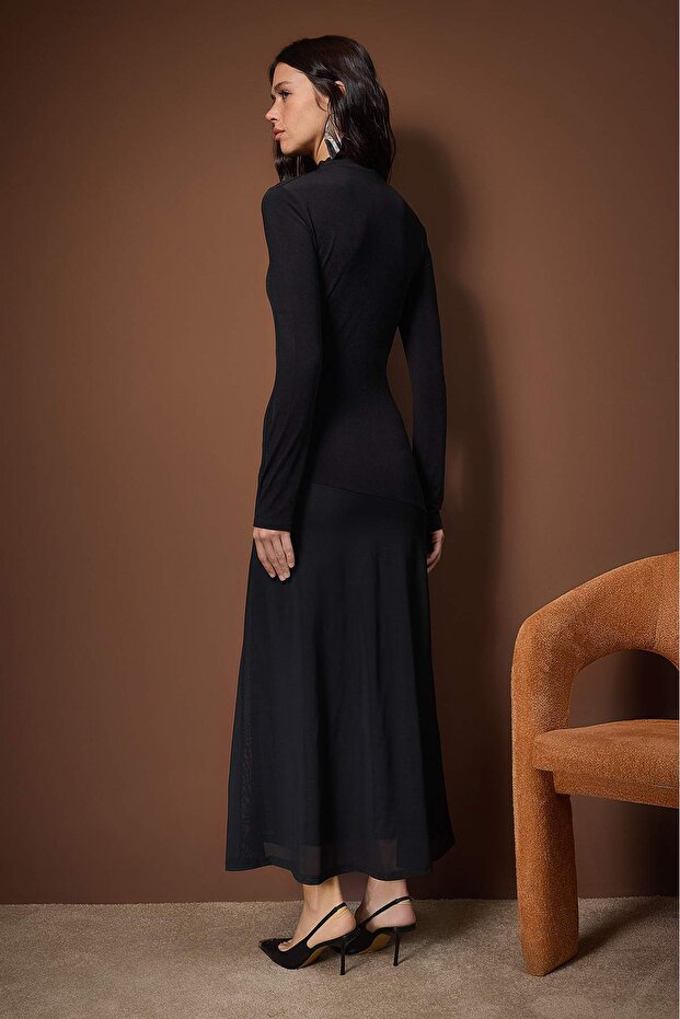 فستان أسود على شكل حرف A/على شكل جرس من التول مزين بتفاصيل متوسطة الطول وأكمام طويلة وقابل للتمدد من التريكو TWOAW26EL00140 - 4