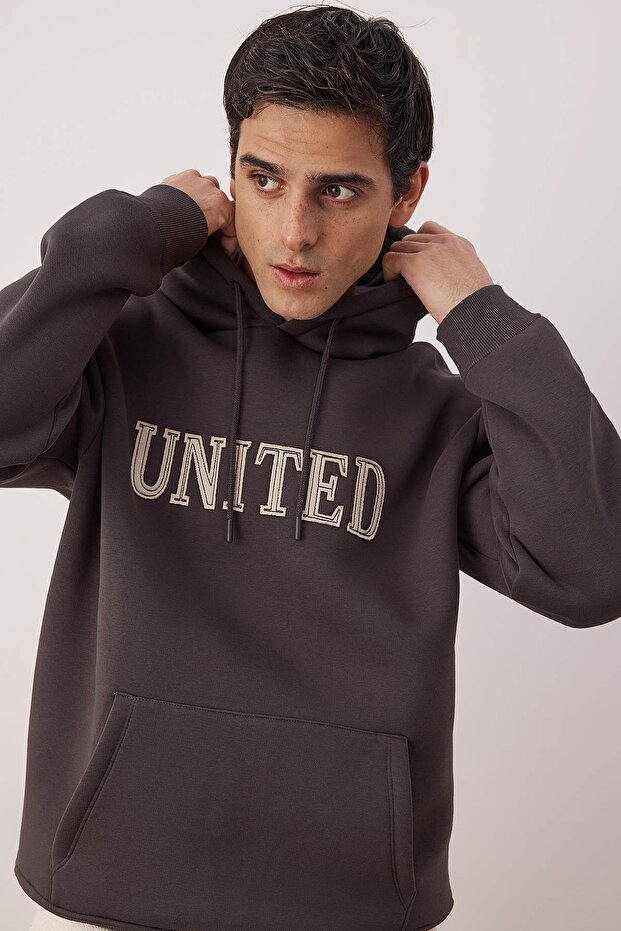 Antrasit Oversize/ Geniş Kesim Aplike Nakışlı Sweatshirt TMNAW26SW00056 - 2