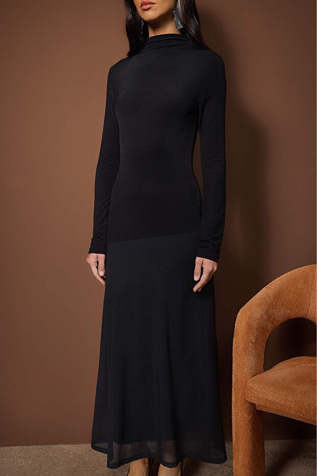 فستان أسود على شكل حرف A/على شكل جرس من التول مزين بتفاصيل متوسطة الطول وأكمام طويلة وقابل للتمدد من التريكو TWOAW26EL00140 - 3