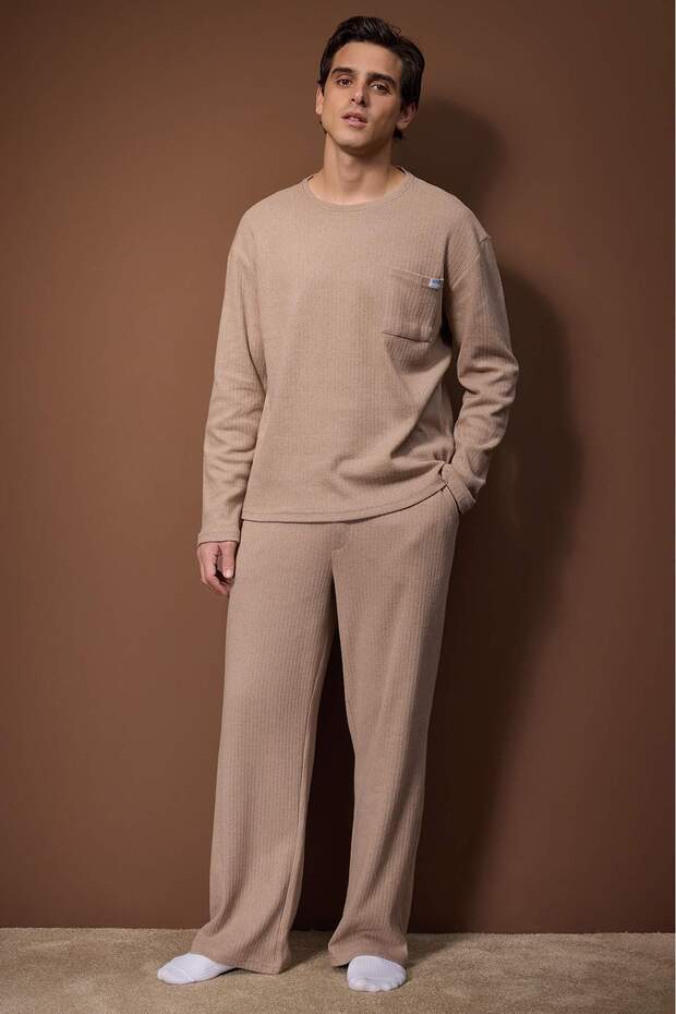 Kahverengi Regular Fit Cepli Etiket Detaylı Yumuşak Tuşeli Kalın Örme Pijama Takımı TMNAW26PT00000 - 2