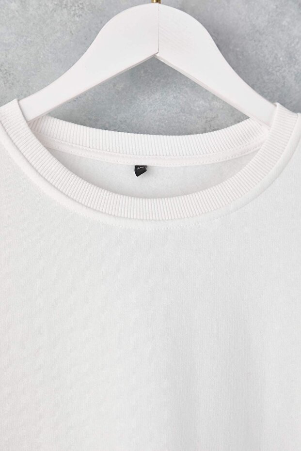Beyaz Oversize/Bol Kesim Basic Bisiklet Yaka Kalın/İçi polarlı Örme Sweatshirt TBBAW25AO00008 - 7