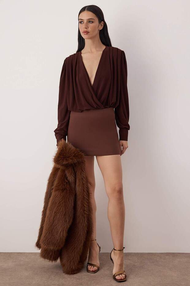 Koyu Kahverengi Düz V Yaka Uzun Vatkalı Alttan Çıtçıtlı Örme Sandy Şık/Gece Body TPRSS21BD0029 - 2