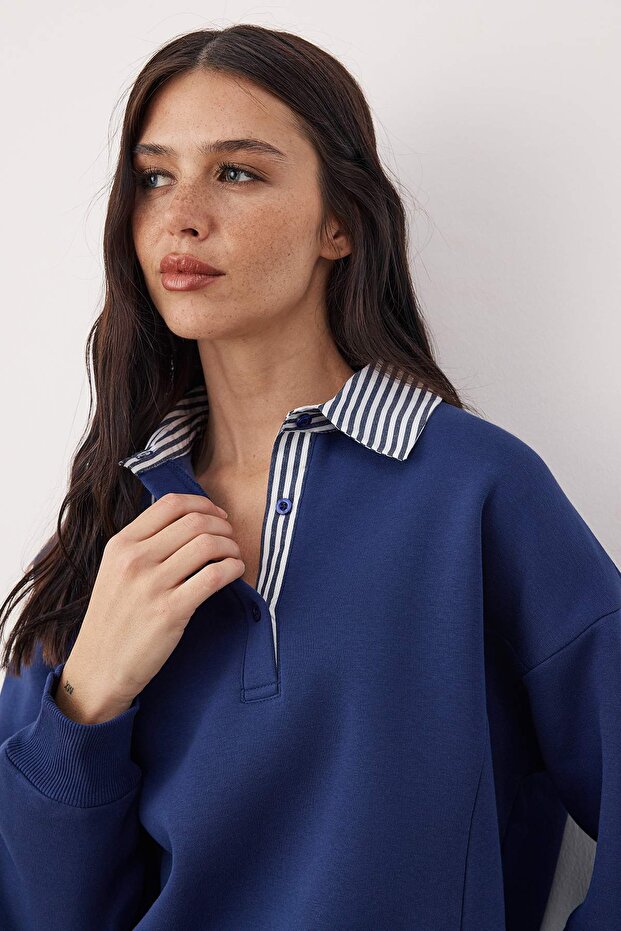 Lacivert Dokuma Garni Detaylı Oversize Kalıp Polo Yaka Kalın Polarlı Örme Sweatshirt TWOAW26SW00116 - 2