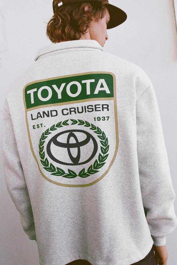 Fermuar yakalı Toyota sweatshirt - 3