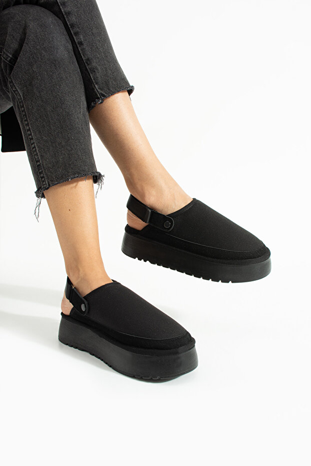 صندل أسود من جلد الغزال مع نعل سميك من الصوف - 3