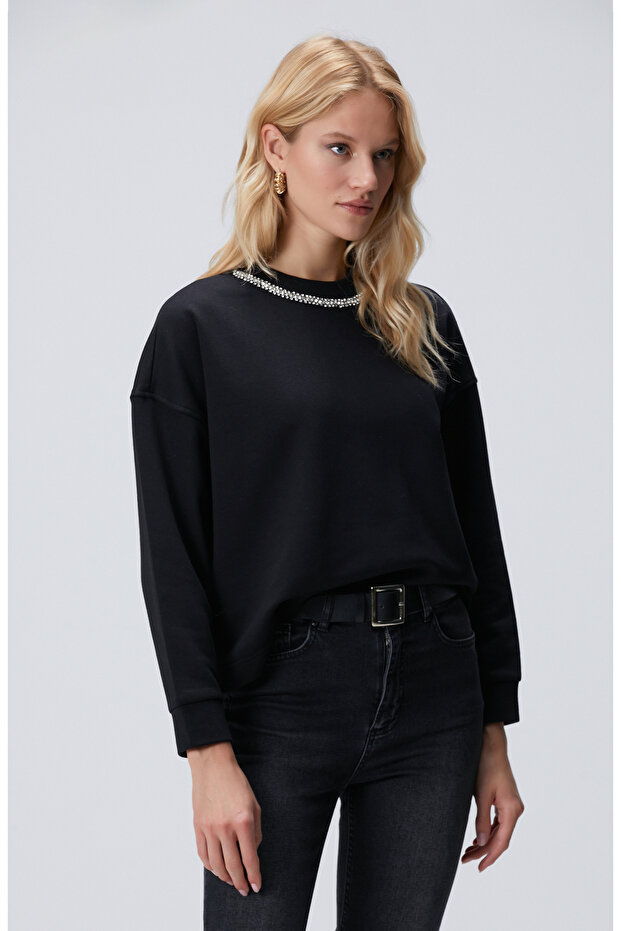 Siyah Yakası Taş İşlemeli Sweatshirt - 4