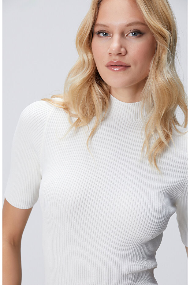 Kırık Beyaz Örgülü Dik Yaka Rayon Basic Kazak - 2