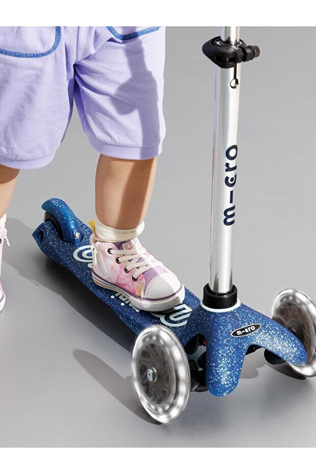 Maxi Deluxe Glow LED Scooter - Blue