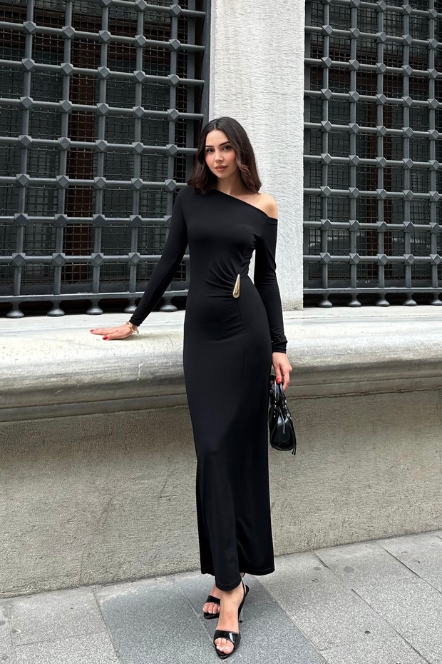 Accessory-Detail Bikini Neck Drop Sleeve Sandy Dress