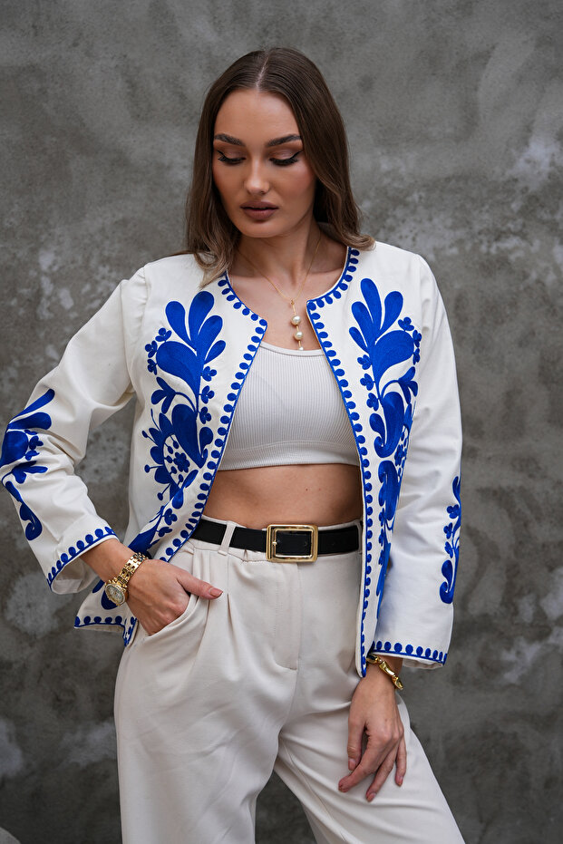 سترة عتيقة مطرزة بنمط أزرق - 7