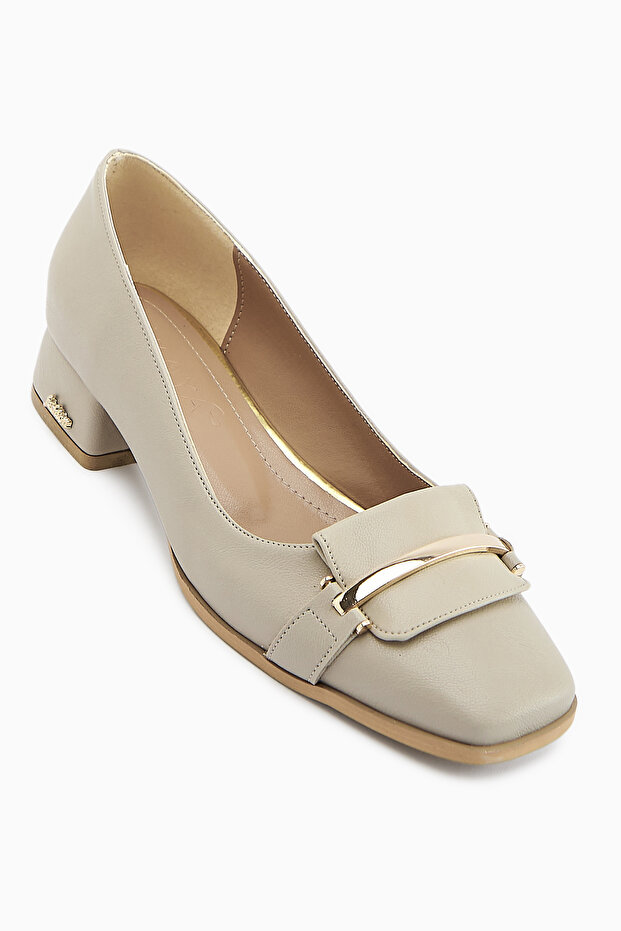 Gresa Beige Buckled Short-Heeled Women's Shoes