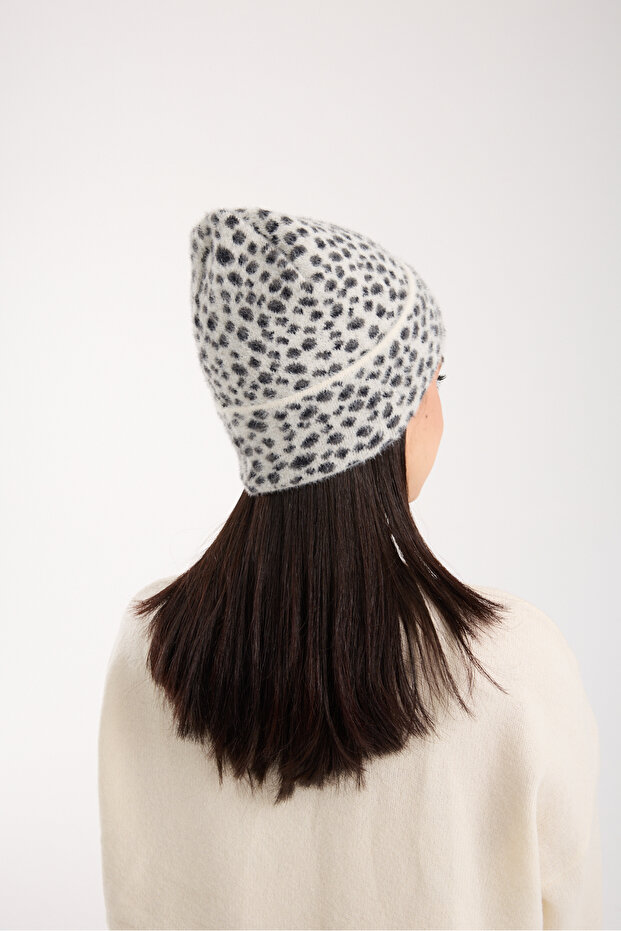 قبعة بيضاء منقوشة بنمط الفهد قابلة للطي - 6