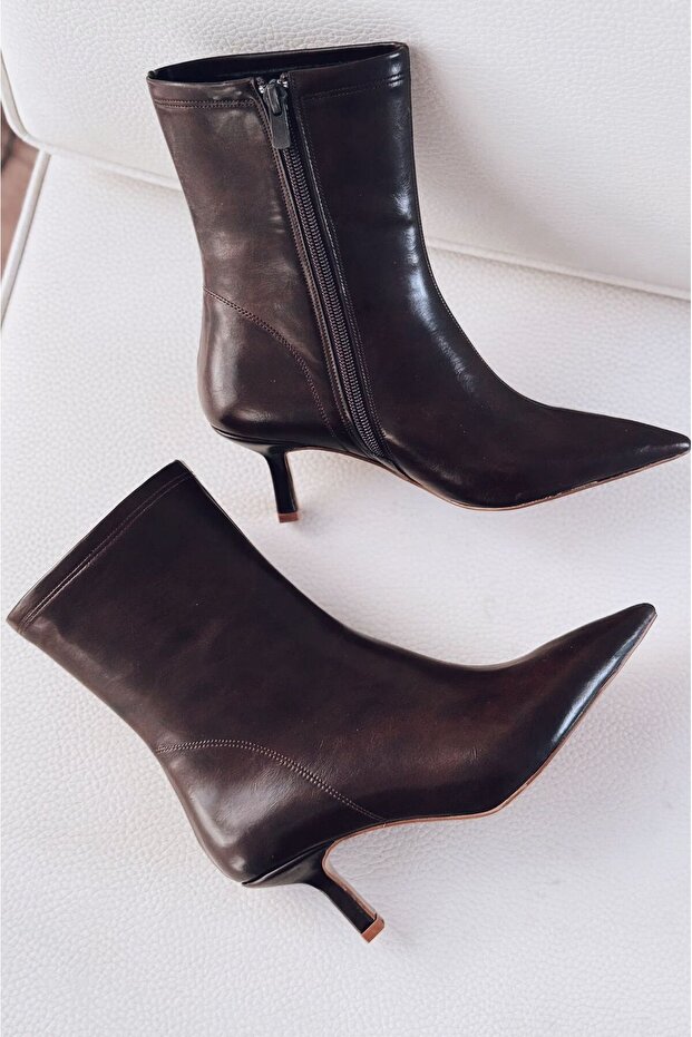 Orvex Women's Matte Leather Thin Heeled Boots Brown