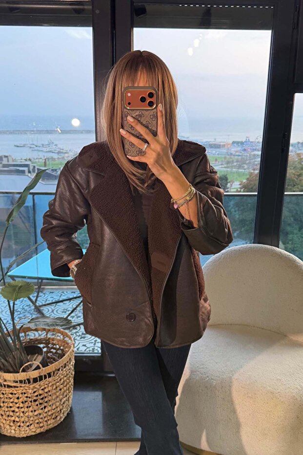 سترة من جلد الغزال بأزرار بنية - 3