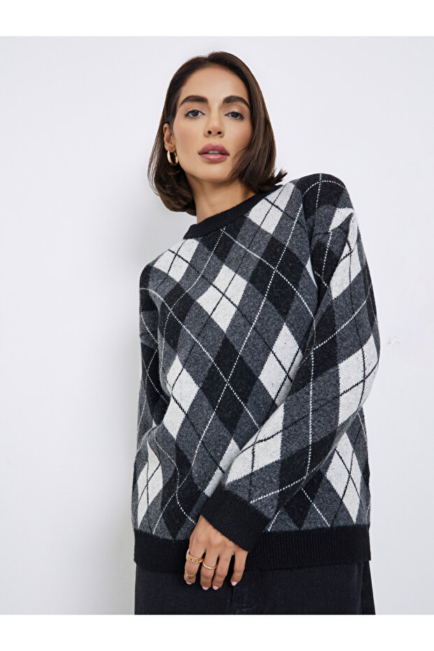 Oversized Argyle Pattern Sweater - 3