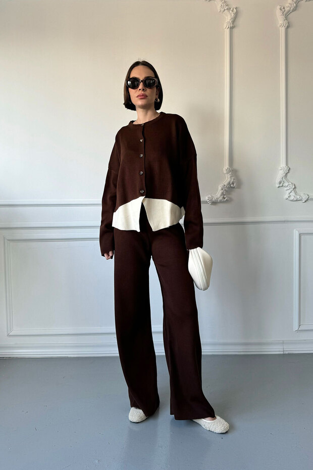 طقم أزرار بتصميم مزين باللون البني - 4