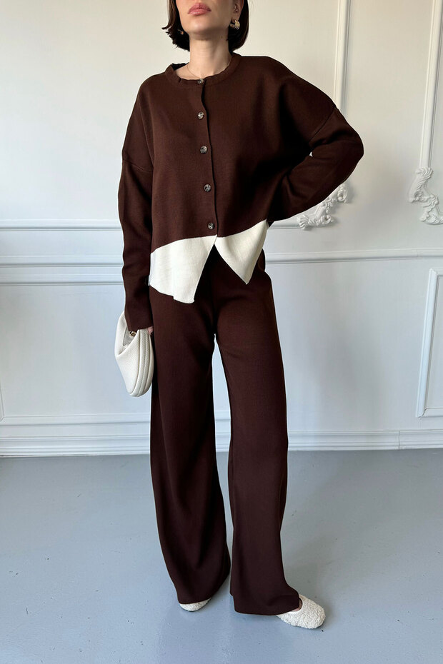 طقم أزرار بتصميم مزين باللون البني - 2