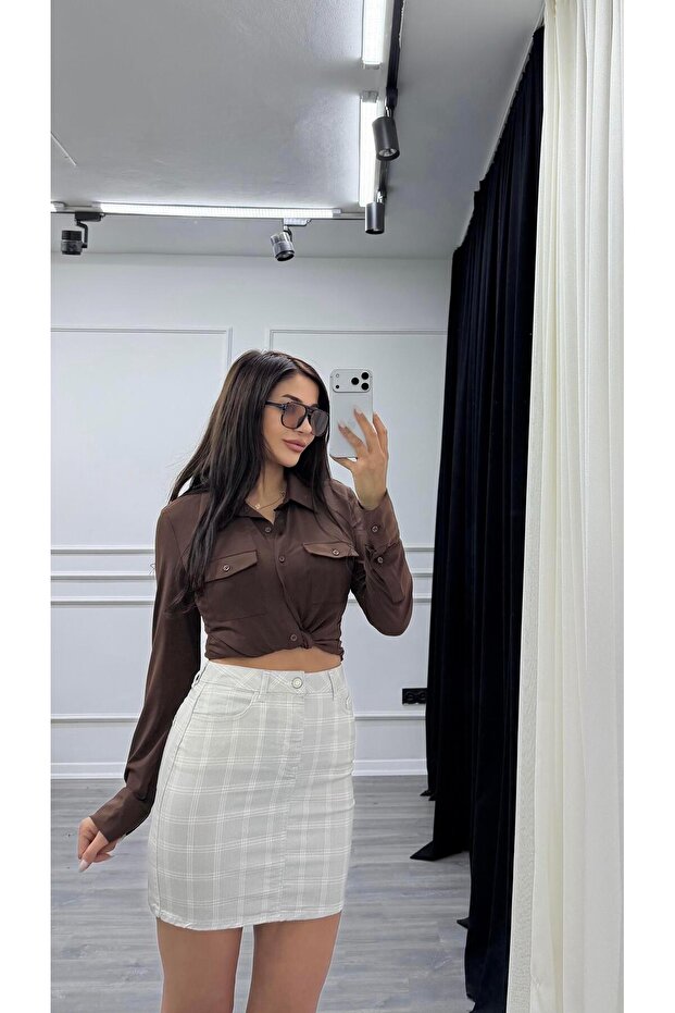 تنورة قصيرة مربعات ذات أزرار أمامية باللون الرمادي - 3