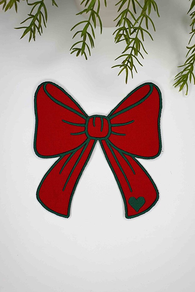 Ribbon-Shaped Red Fabric Green Embroidered Cocktail Napkin 1 Piece