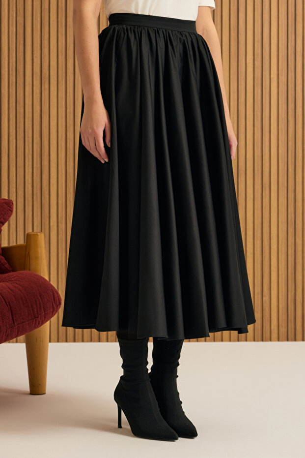 تنورة قطنية مطوية ذات أطراف واسعة - 4