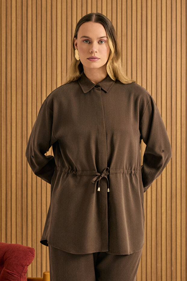 تونيك بني اللون برباط عند الخصر - 3