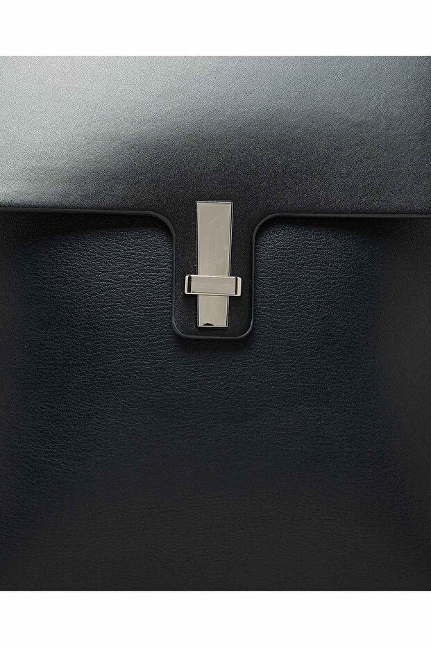 حقيبة ظهر نسائية سوداء ذات غطاء صلب - 4